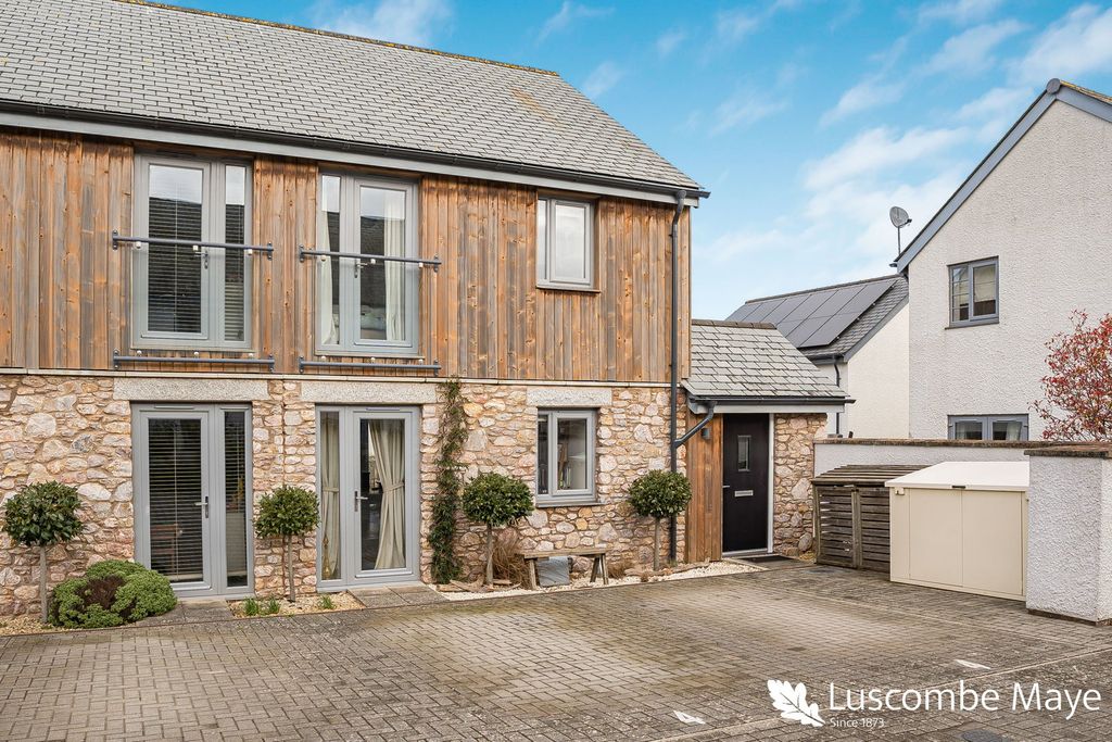 Property photo 2 of 21