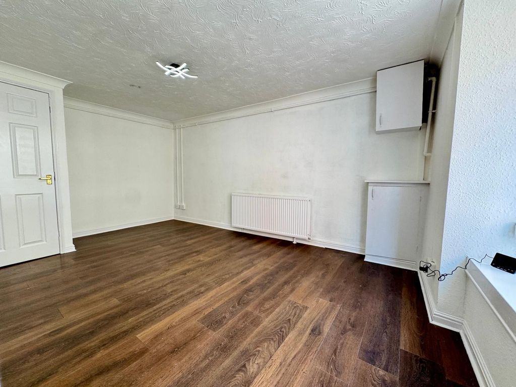 Property photo 3 of 9 Image