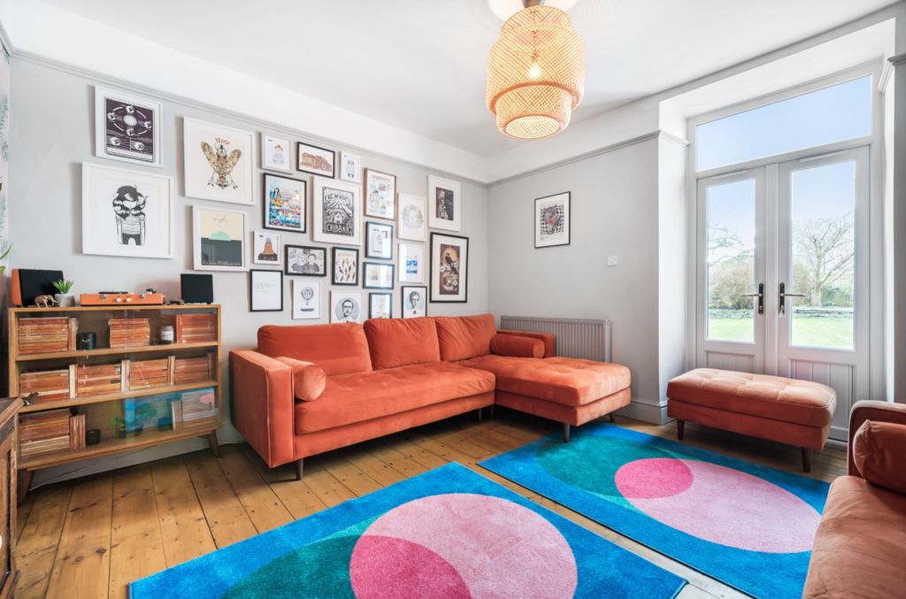 Property photo 1 of 28 Living Room With Views To Garden - Charlotte Thoma