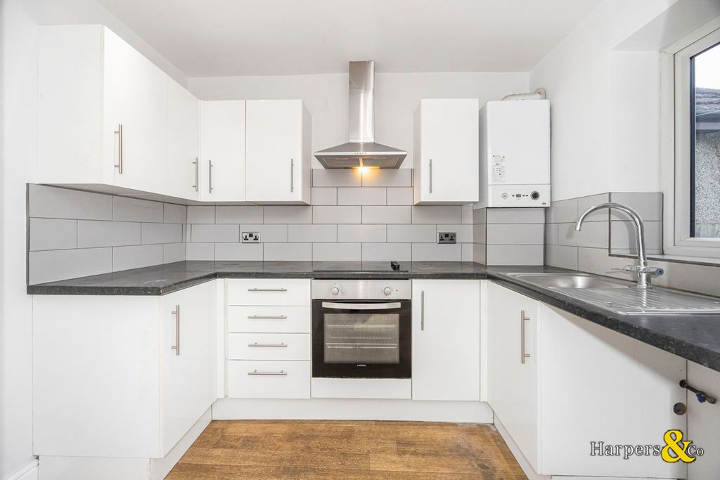 Property photo 3 of 12 Photo 5