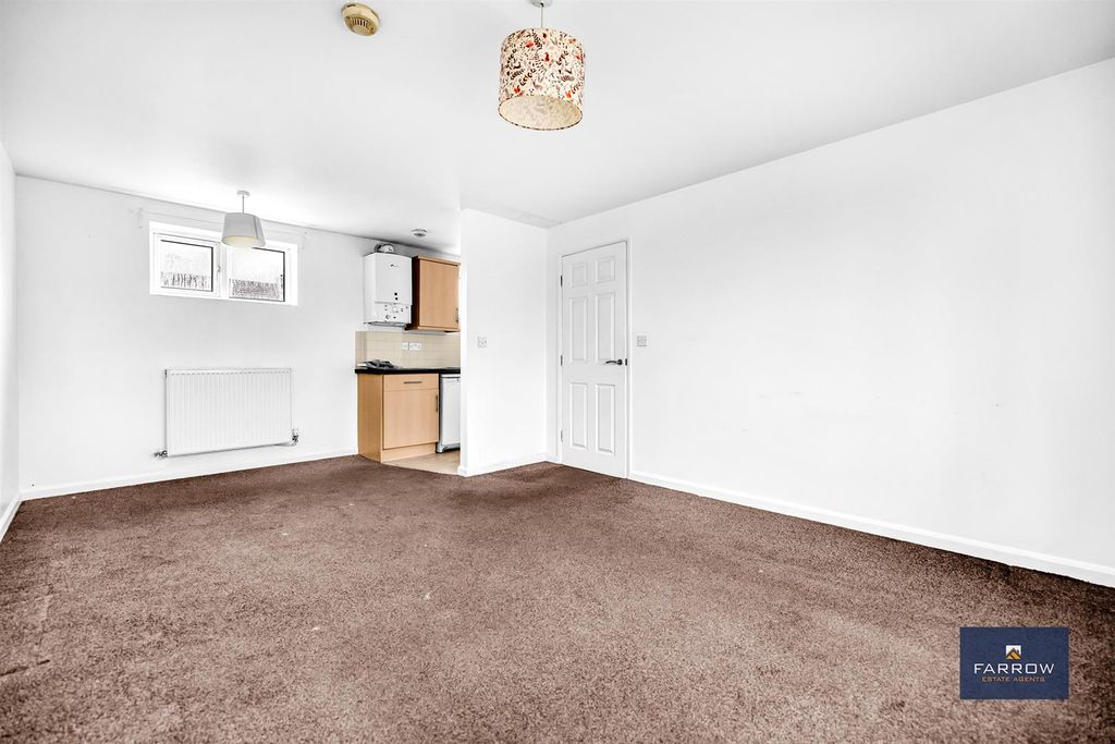 Property photo 3 of 22 Lounge / Diner