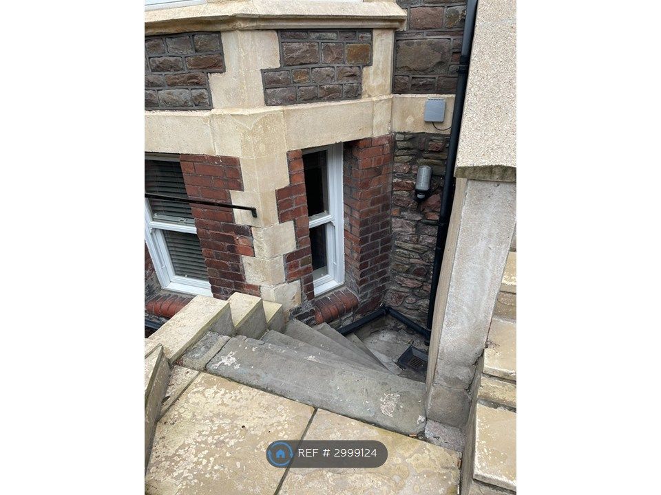 Property photo 2 of 17 Steps To Garden Flat