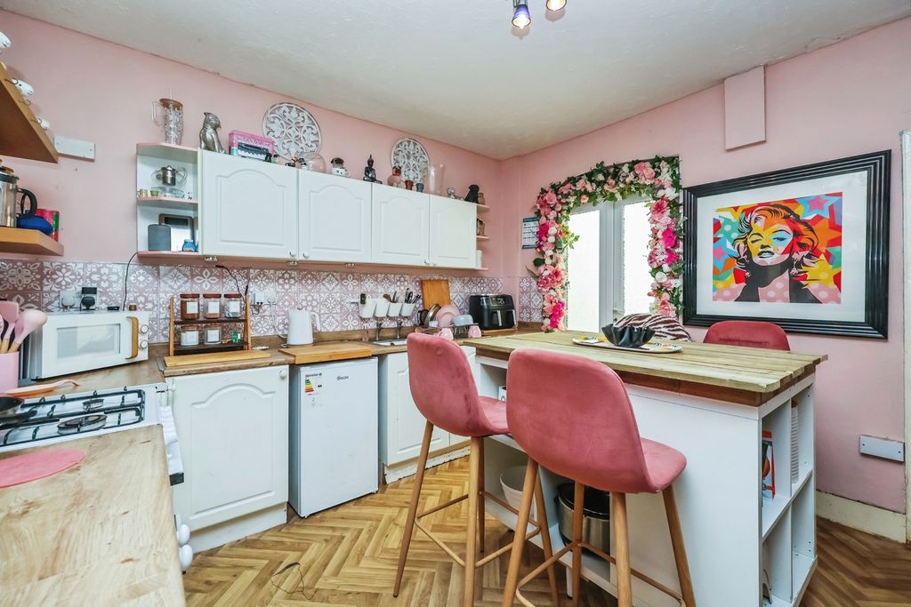 Property photo 2 of 20 Pbox-Img.Jpg