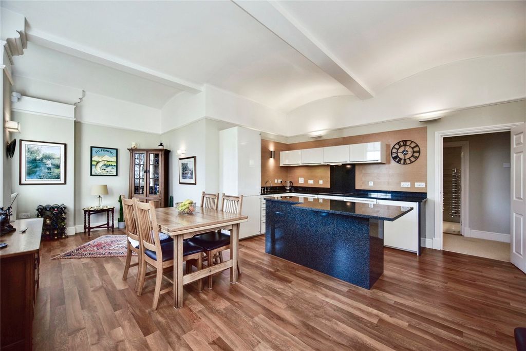 Property photo 1 of 19 Photography