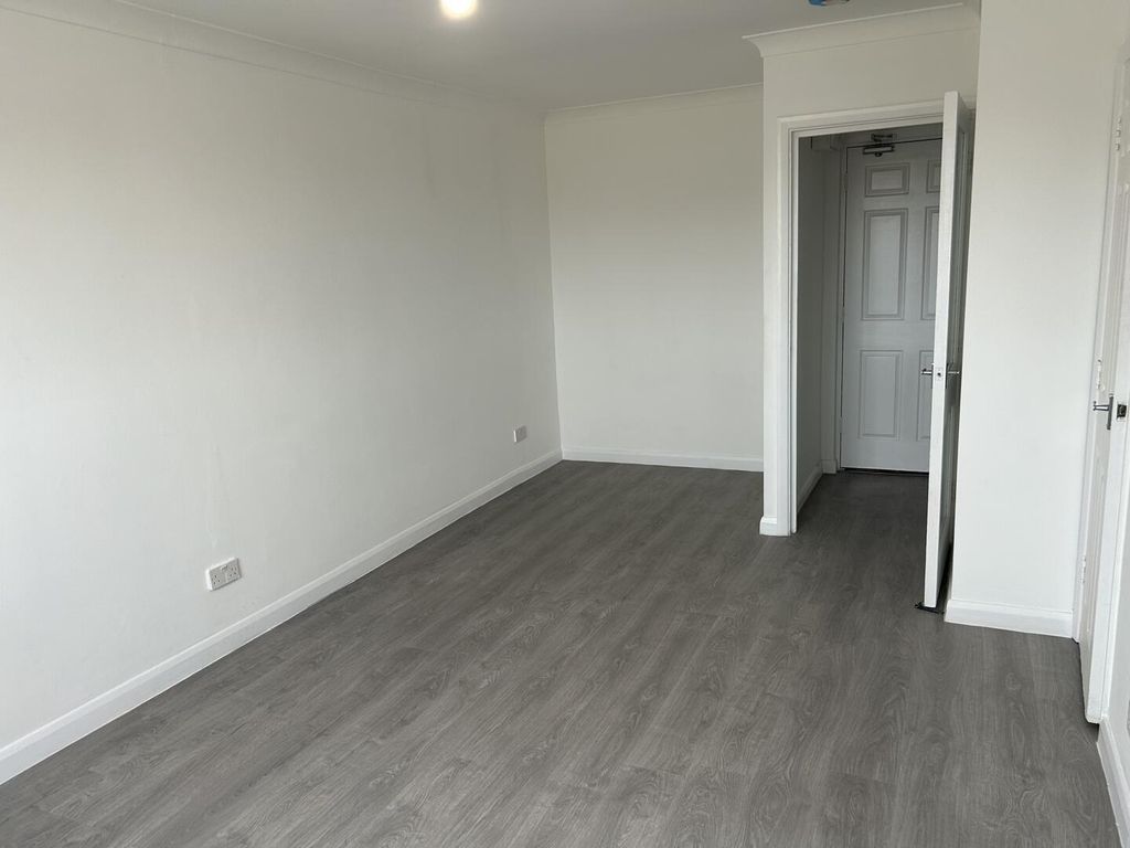 Property photo 3 of 5 Studio Room