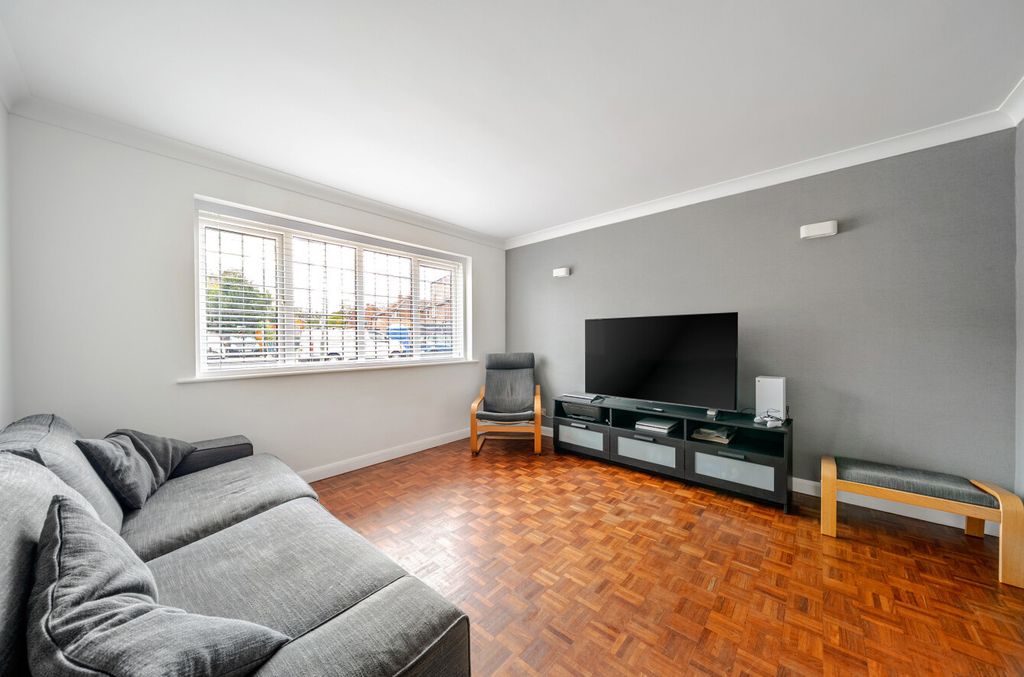 Property photo 2 of 19 1535400-7-6Ad0E43...