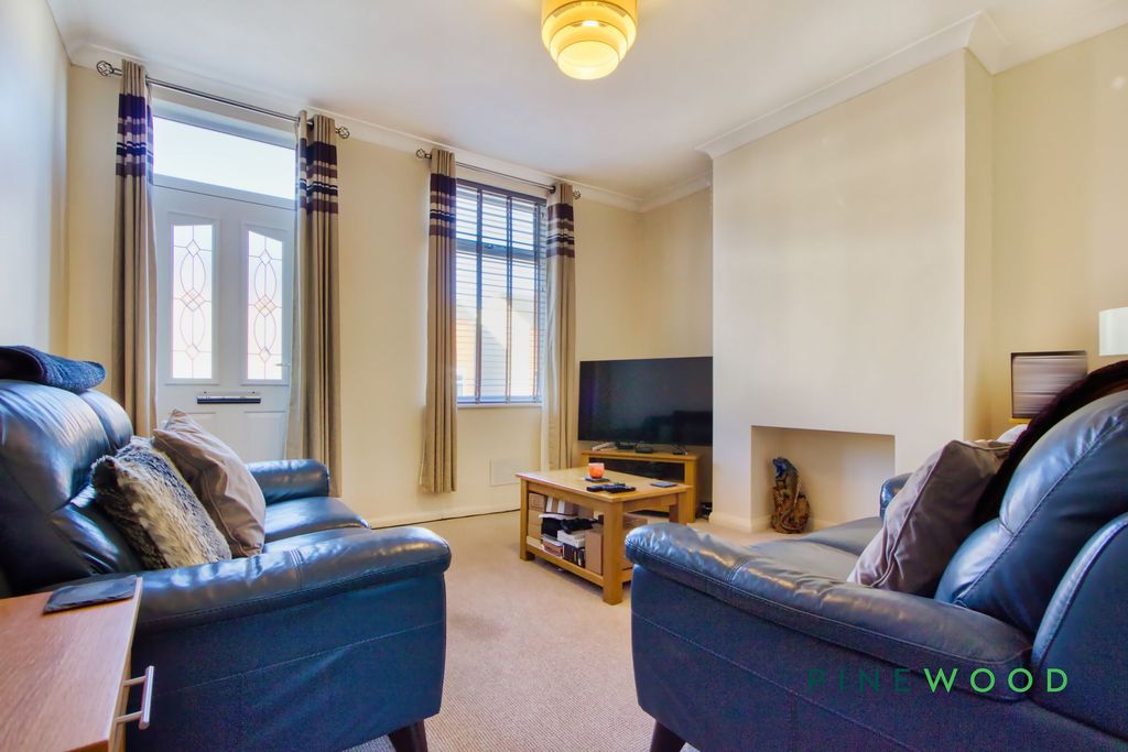 Property photo 2 of 14 Lounge