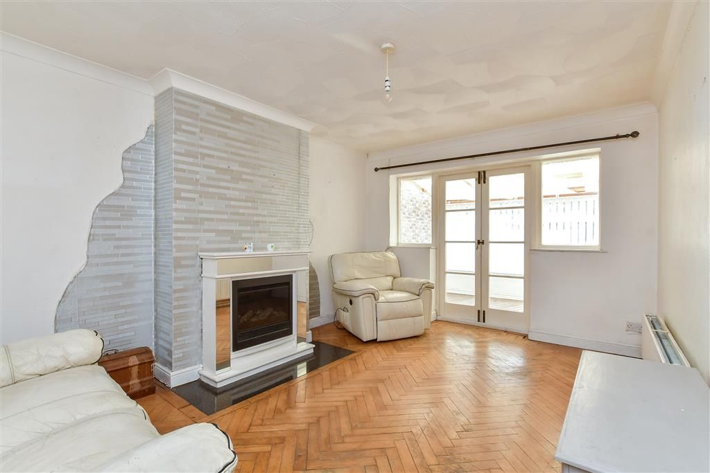 Property photo 3 of 12 Lounge/ Dining Room