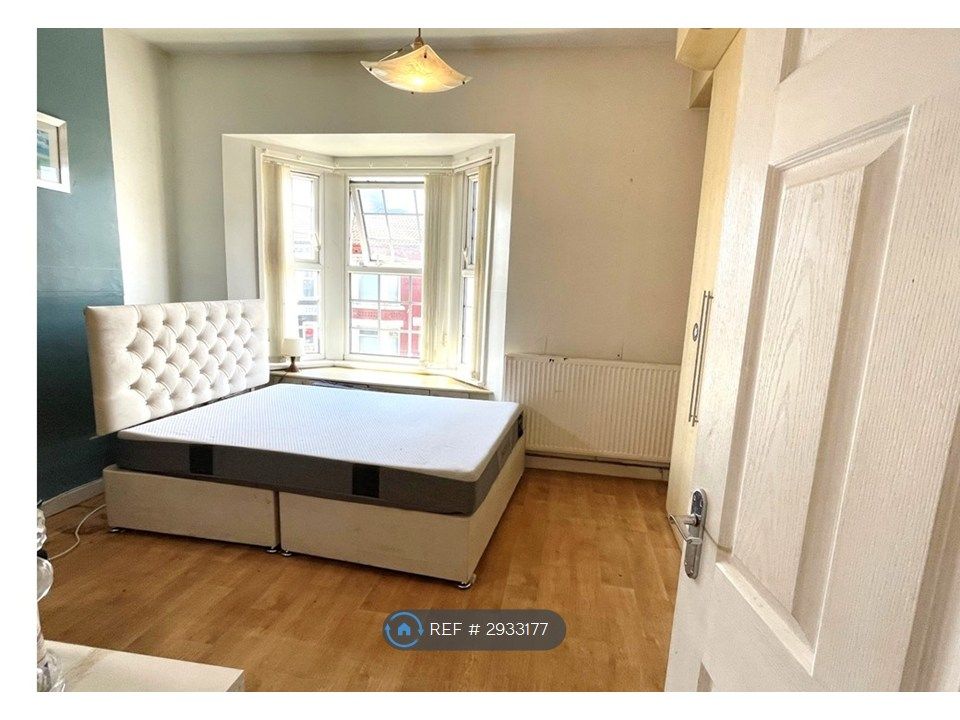 Property photo 1 of 7 Spacious Double Room 1