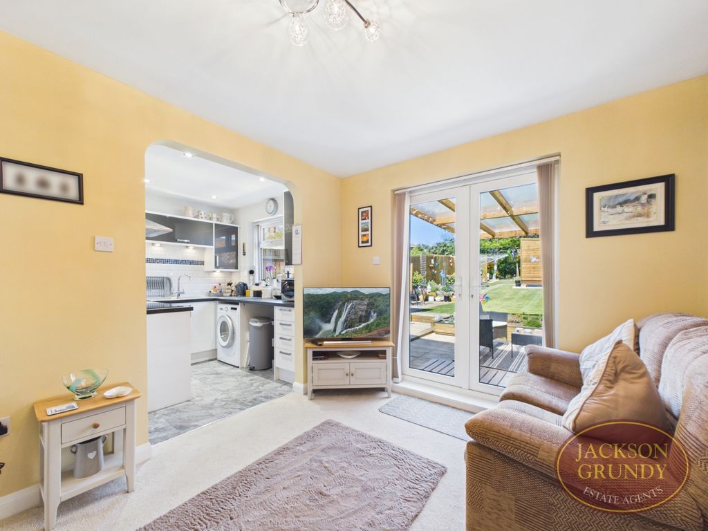 Property photo 3 of 17 Vicarage Lane