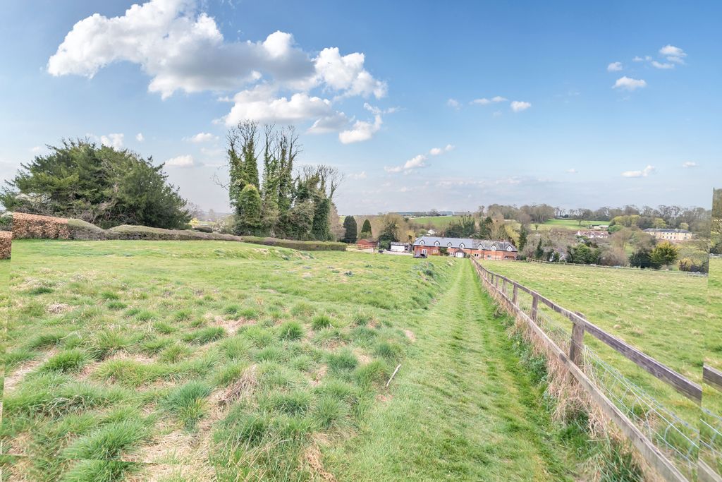 Property photo 3 of 11