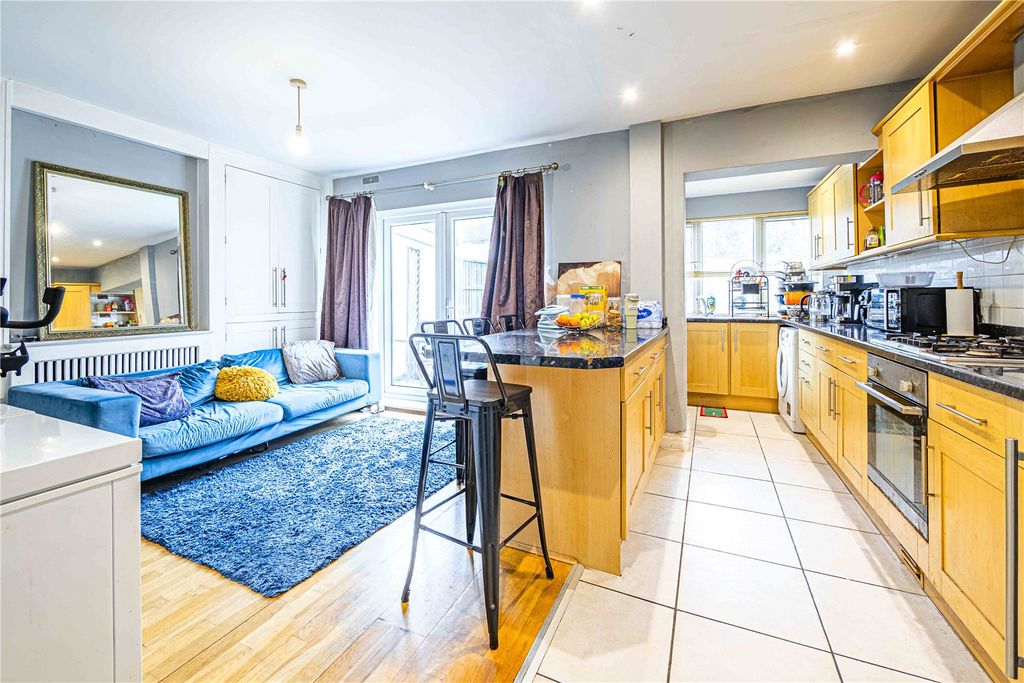 Property photo 2 of 18 Picture No. 14