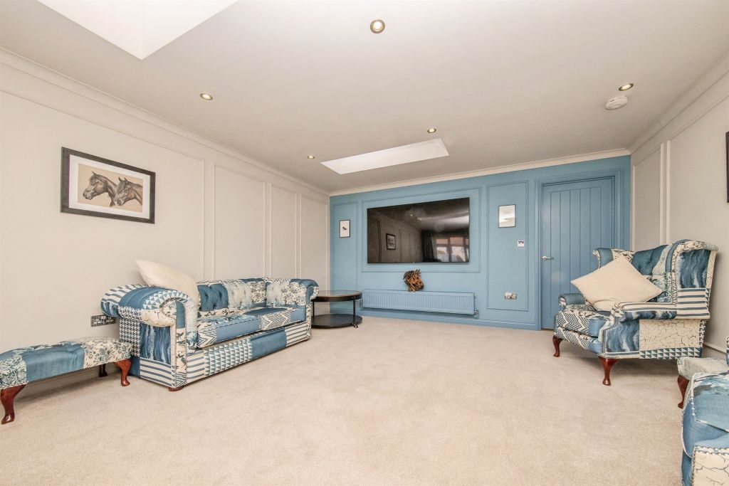 Property photo 3 of 27