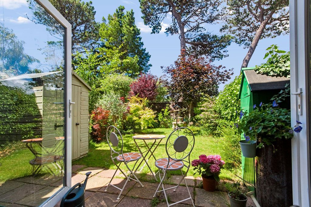Property photo 2 of 10 Garden