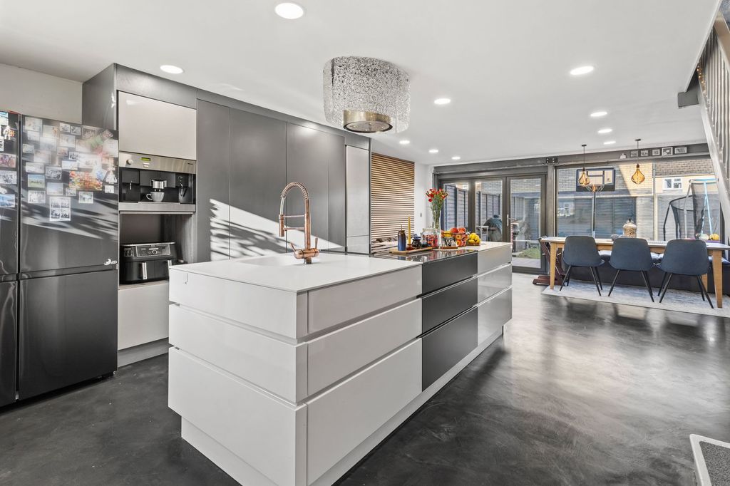 Property photo 2 of 30