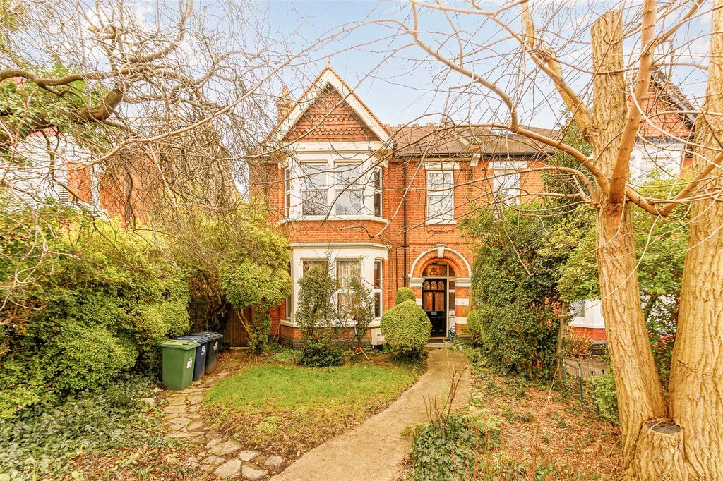 Property photo 1 of 14 Fff-4 Twyford Avenue-1.Jpg