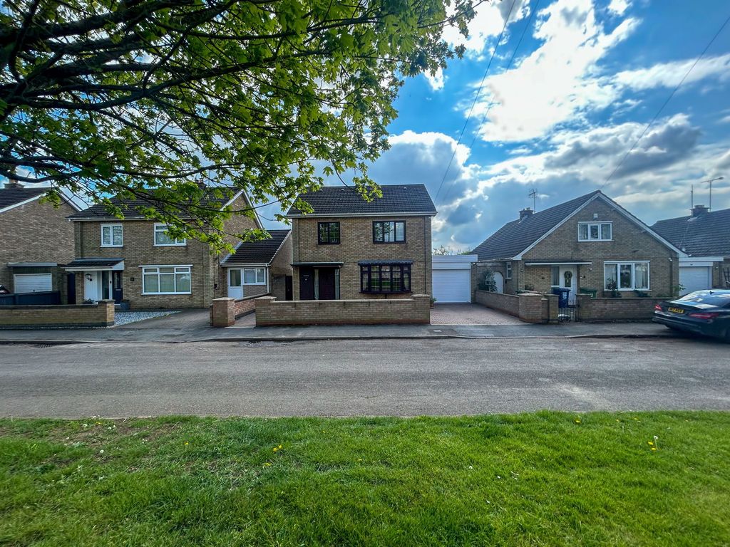 Property photo 1 of 32
