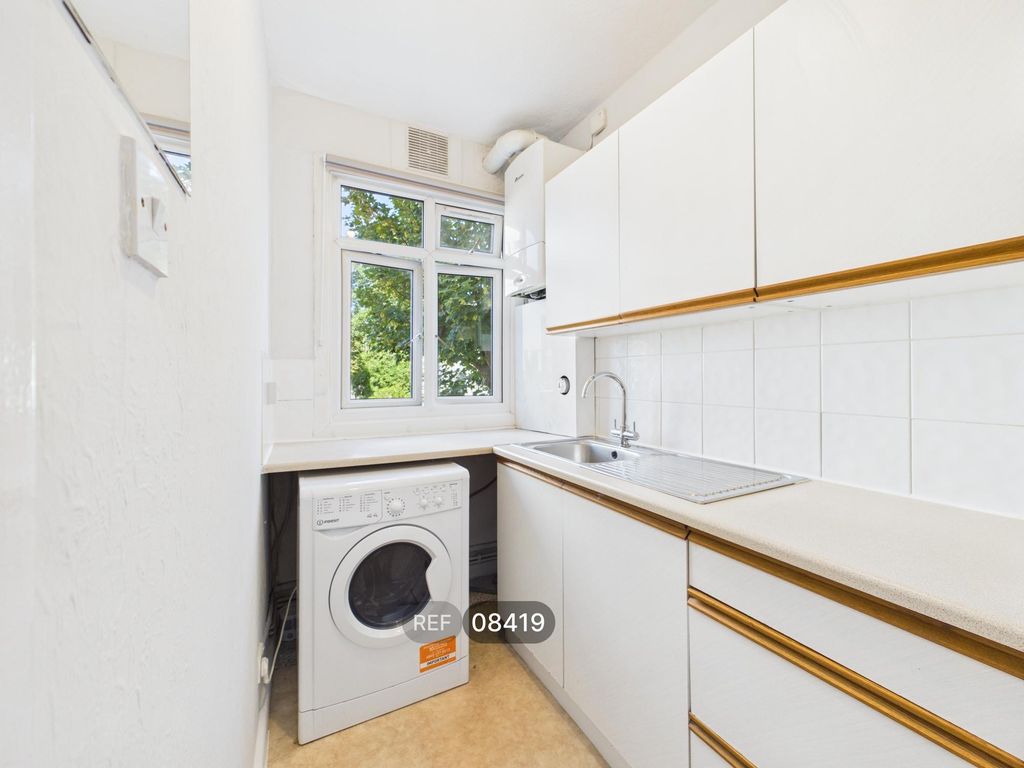 Property photo 3 of 7 Kitchen