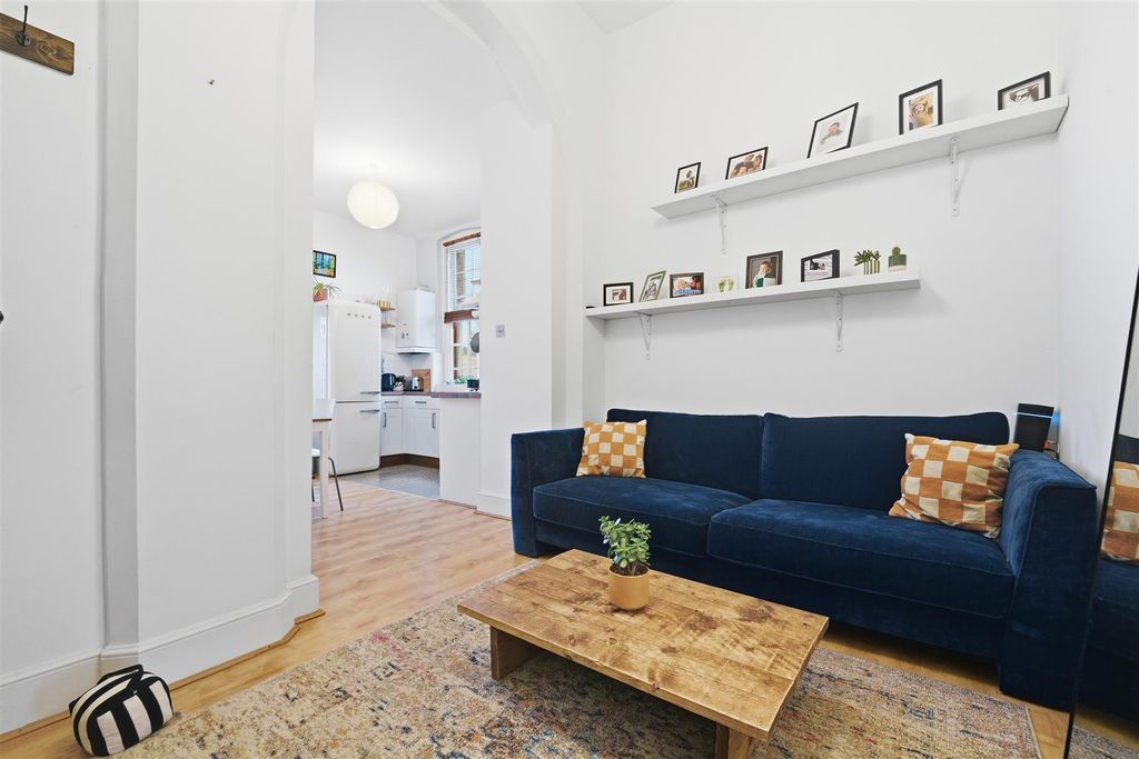 Property photo 3 of 11 18 Osterley G Open.Jpg