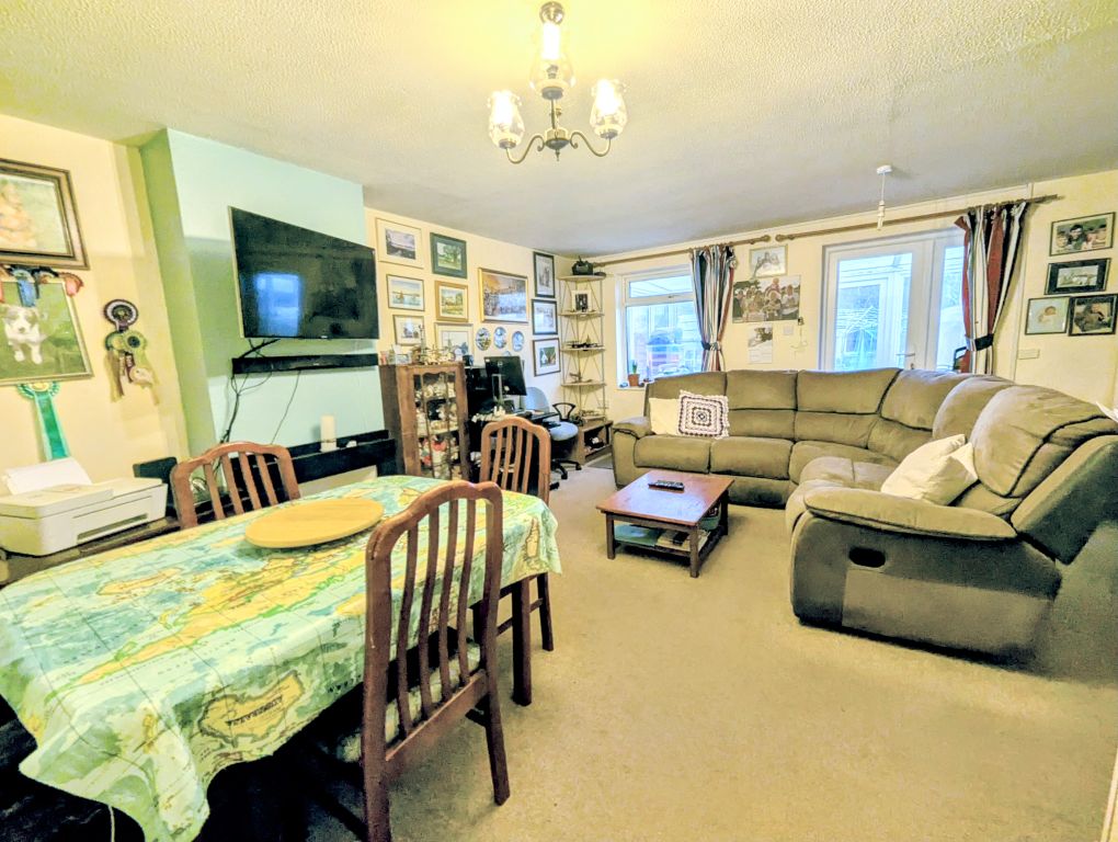 Property photo 2 of 14 Living Room