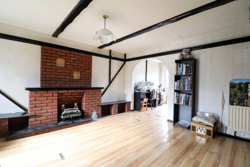 Property photo 2 of 12 Lounge