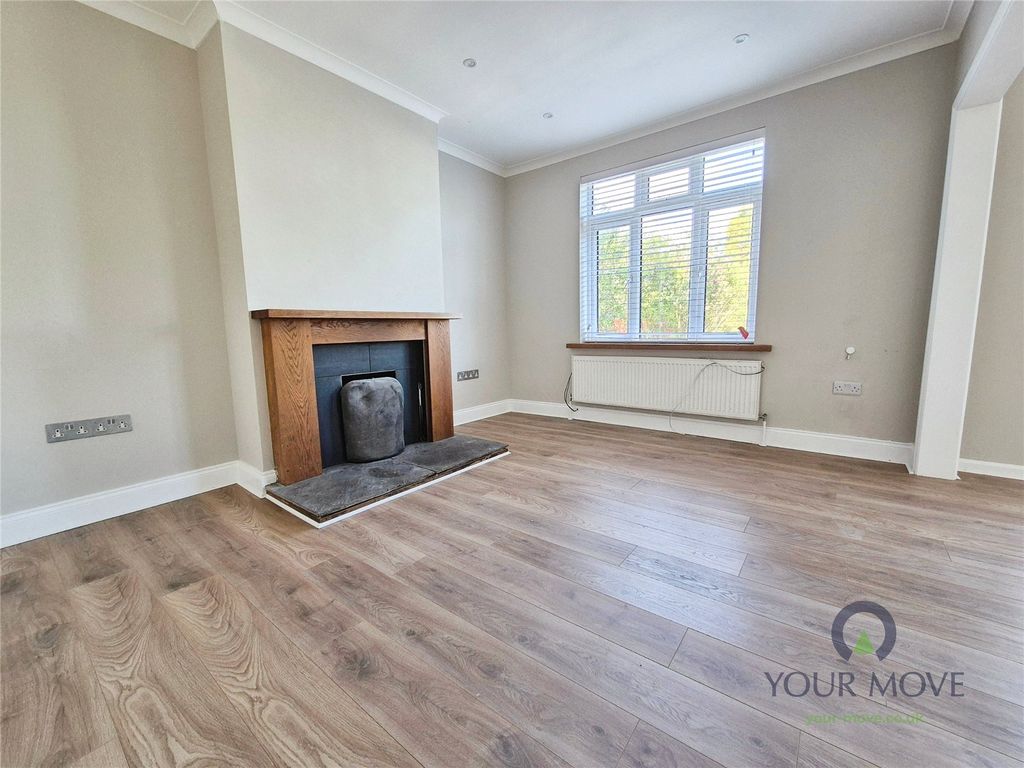 Property photo 2 of 18 Lounge