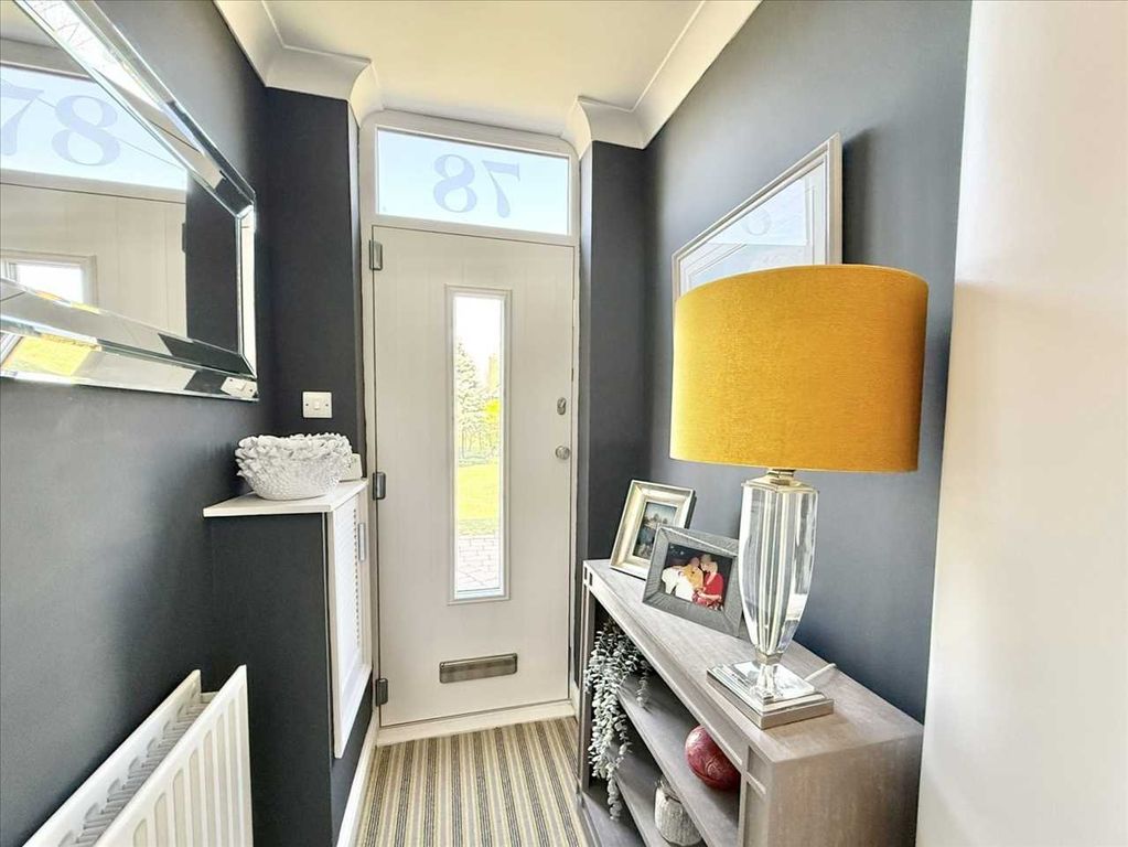 Property photo 3 of 33 Entrance Hallway