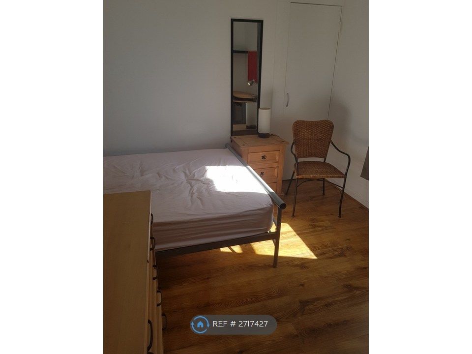 Property photo 2 of 9 Js