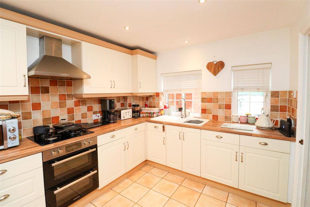 Property photo 2 of 13 Kitchen