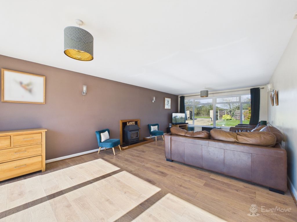 Property photo 3 of 34 Living Room- Mark Stephens Ewemove Newmarket And S