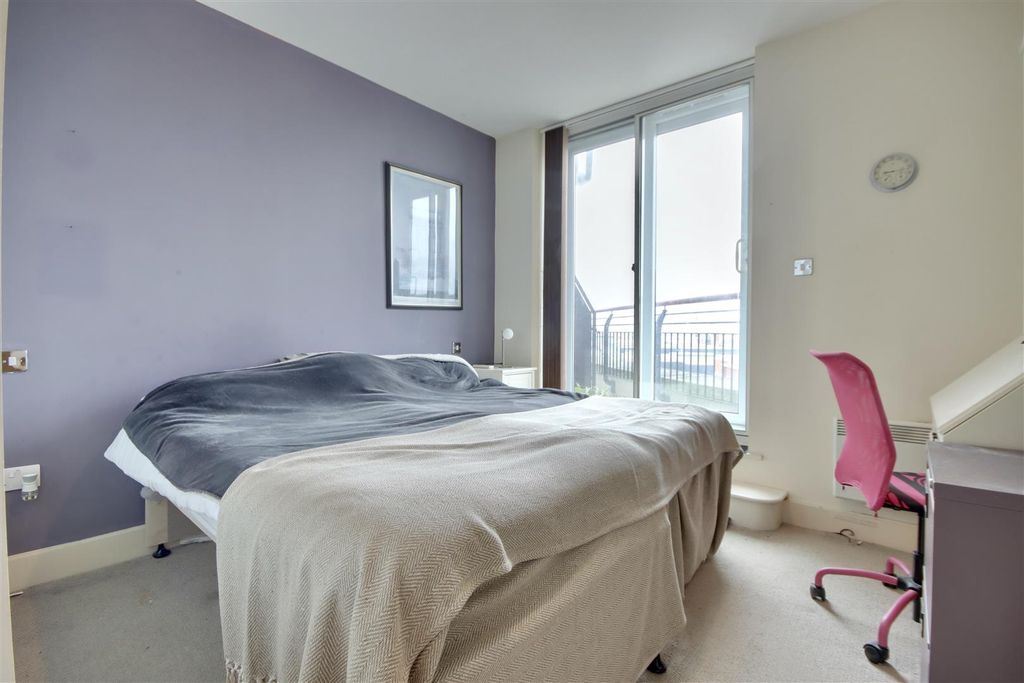 Additional image 8 of 2 bed flat for saleGunwharf Quays, Portsmouth PO1