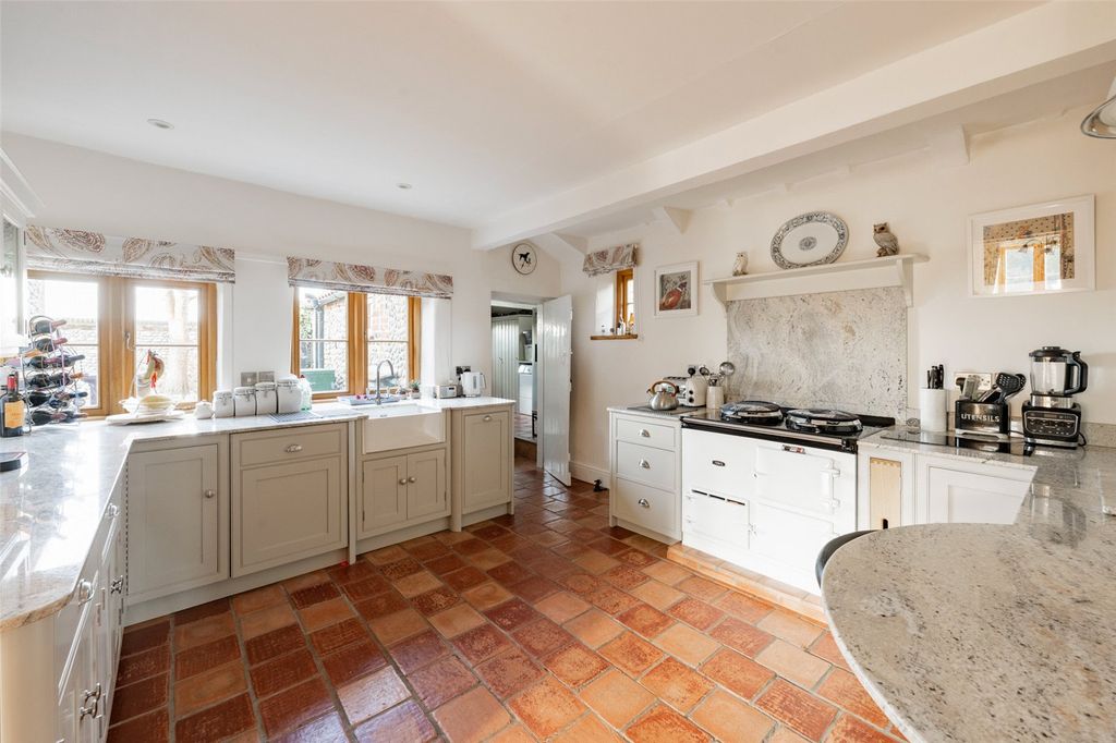 Property photo 3 of 27 Kitchen