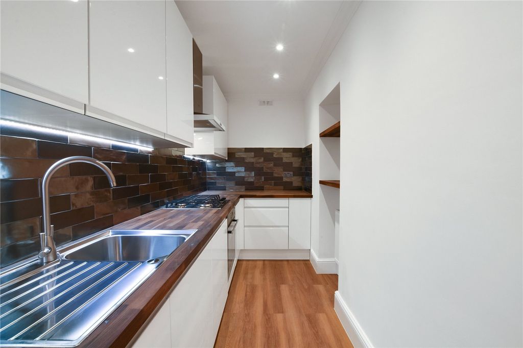 Property photo 2 of 9 Kitchen