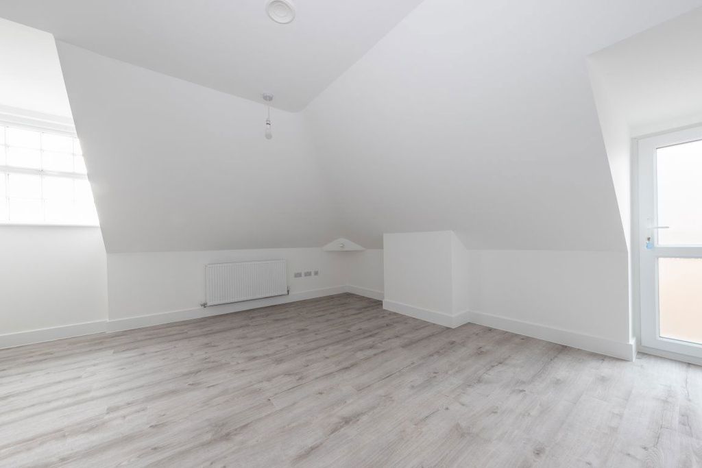 Property photo 2 of 26