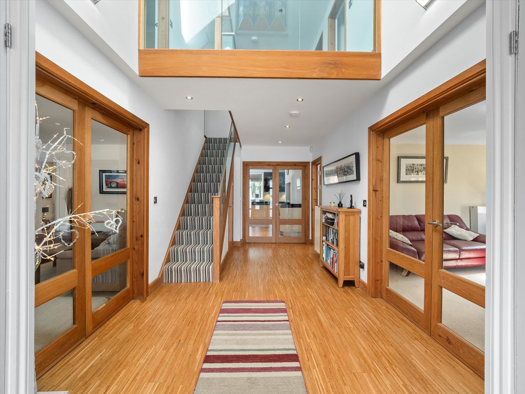 Property photo 3 of 35 Image
