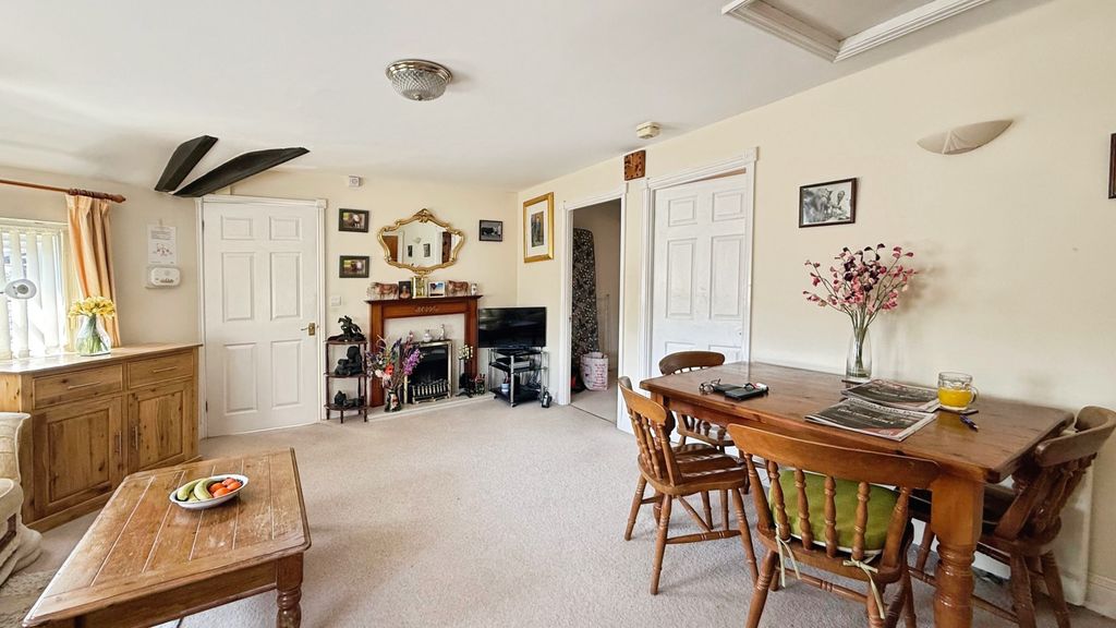 Property photo 3 of 9 Lounge/Dining Room