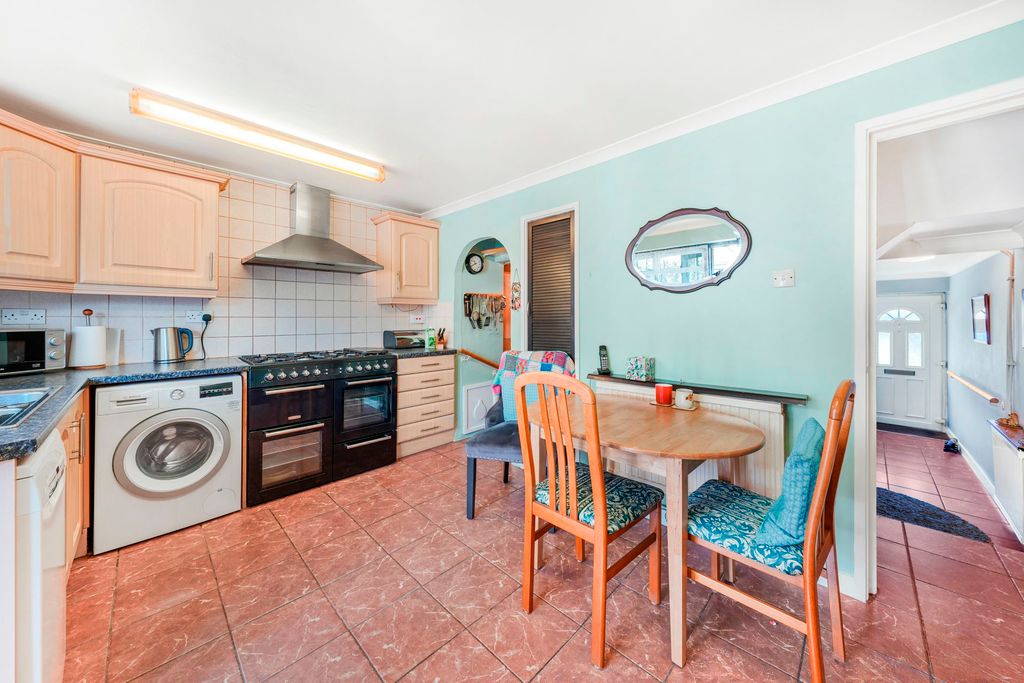 Property photo 3 of 25