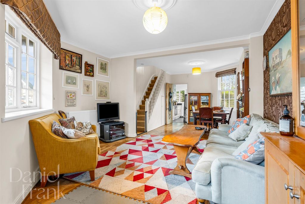 Property photo 2 of 27