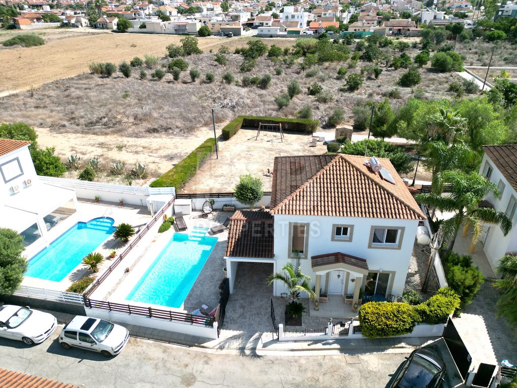 Property photo 3 of 26