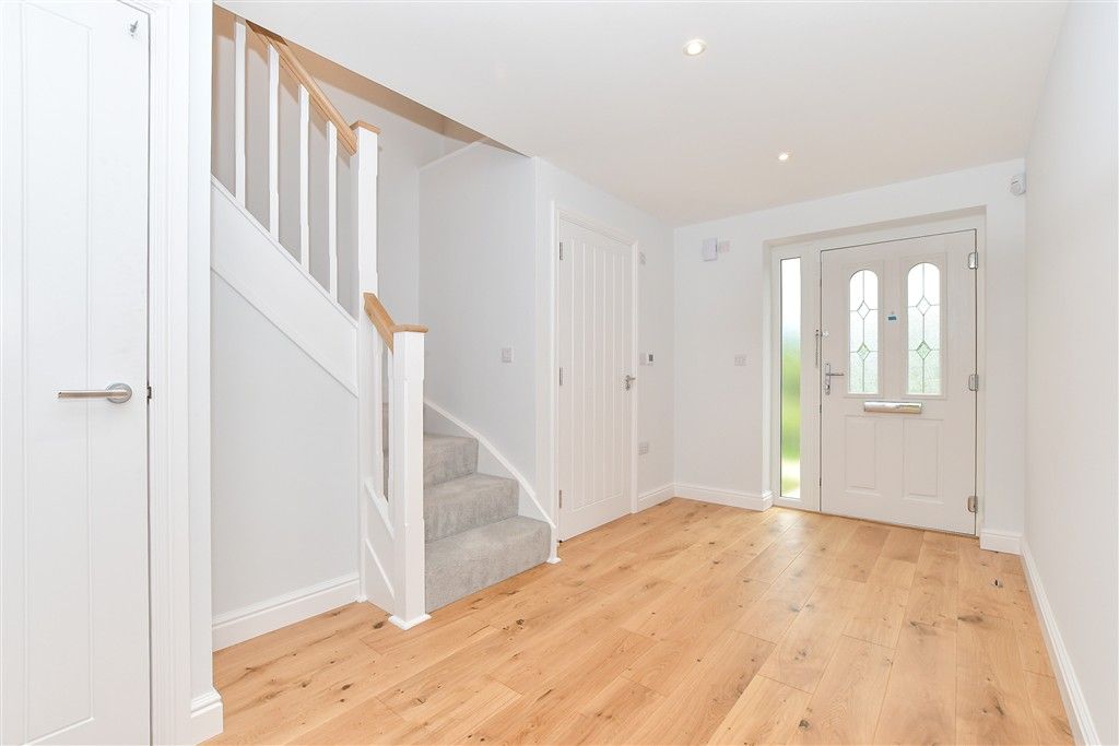 Property photo 2 of 17 Entrance Hall