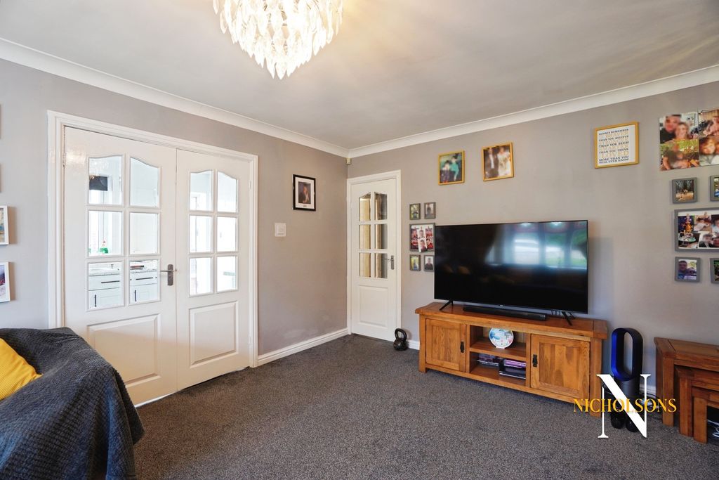 Property photo 3 of 16 4302306
