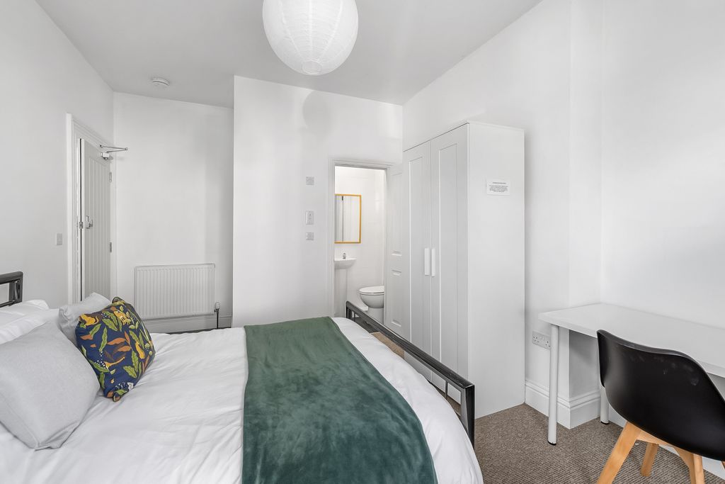 Property photo 2 of 6 0004