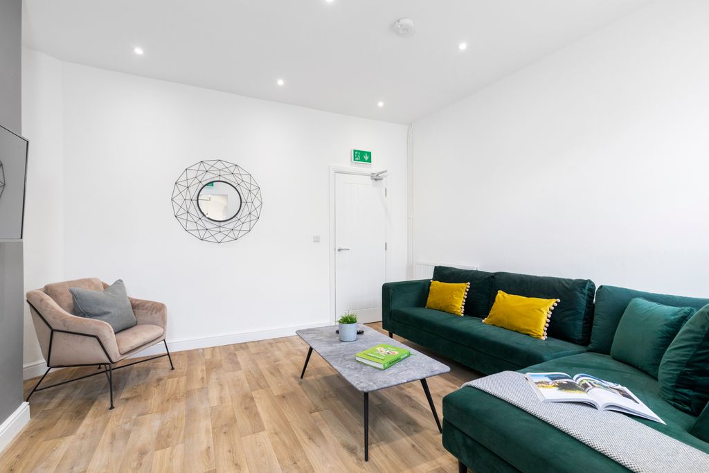 Property photo 3 of 25 Image