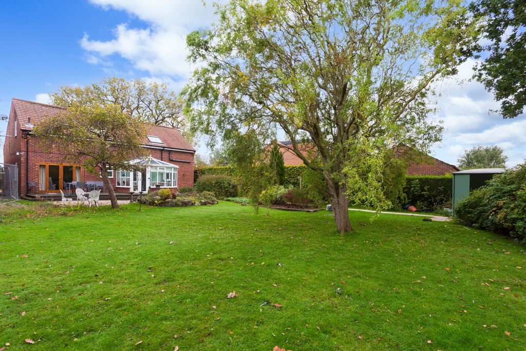 Property photo 3 of 16 Garden