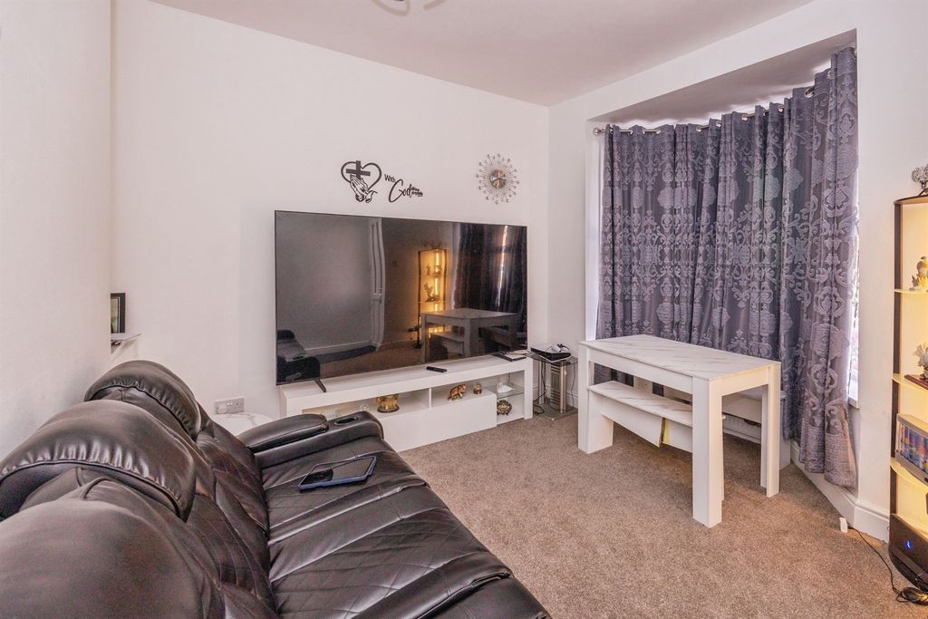 Property photo 2 of 12