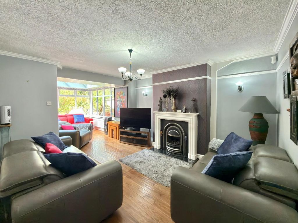 Property photo 2 of 33