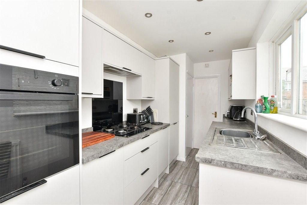 Property photo 2 of 11 Kitchen