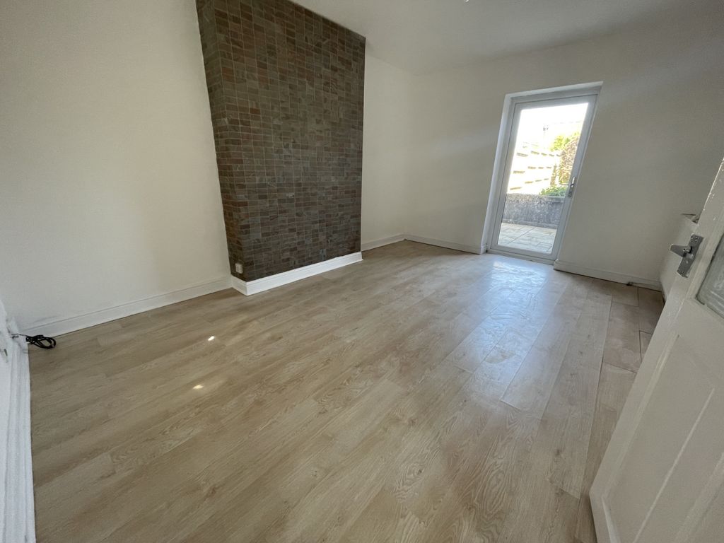 Property photo 1 of 10 Potton Road, St. Neots...