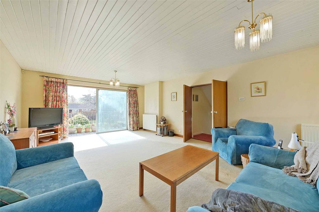 Property photo 3 of 23 Sitting Room