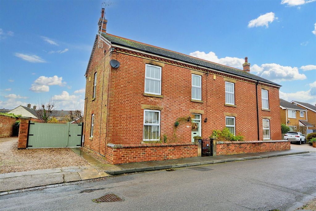 Property photo 1 of 37